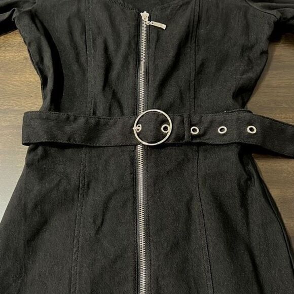 Mini black dress with short sleeves - Picture 4 of 10